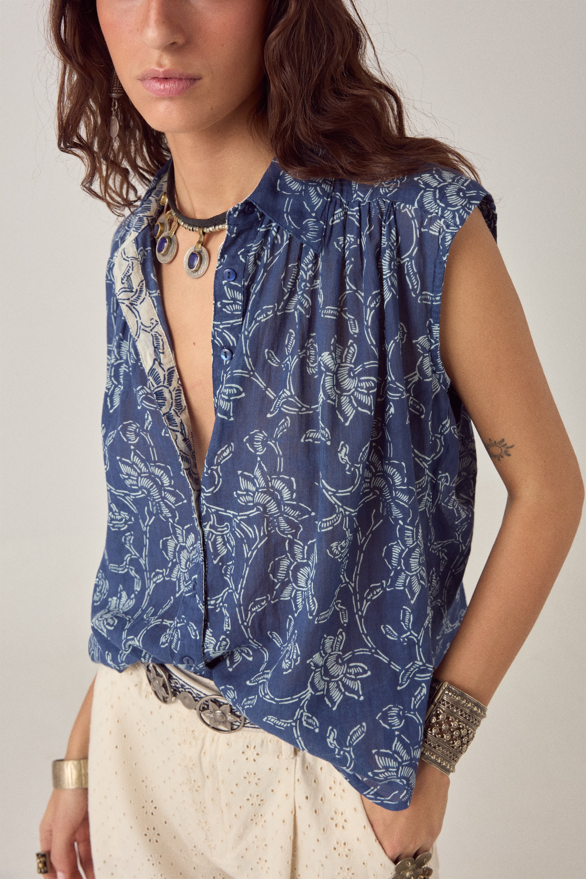Mina Sleeveless Shirt
