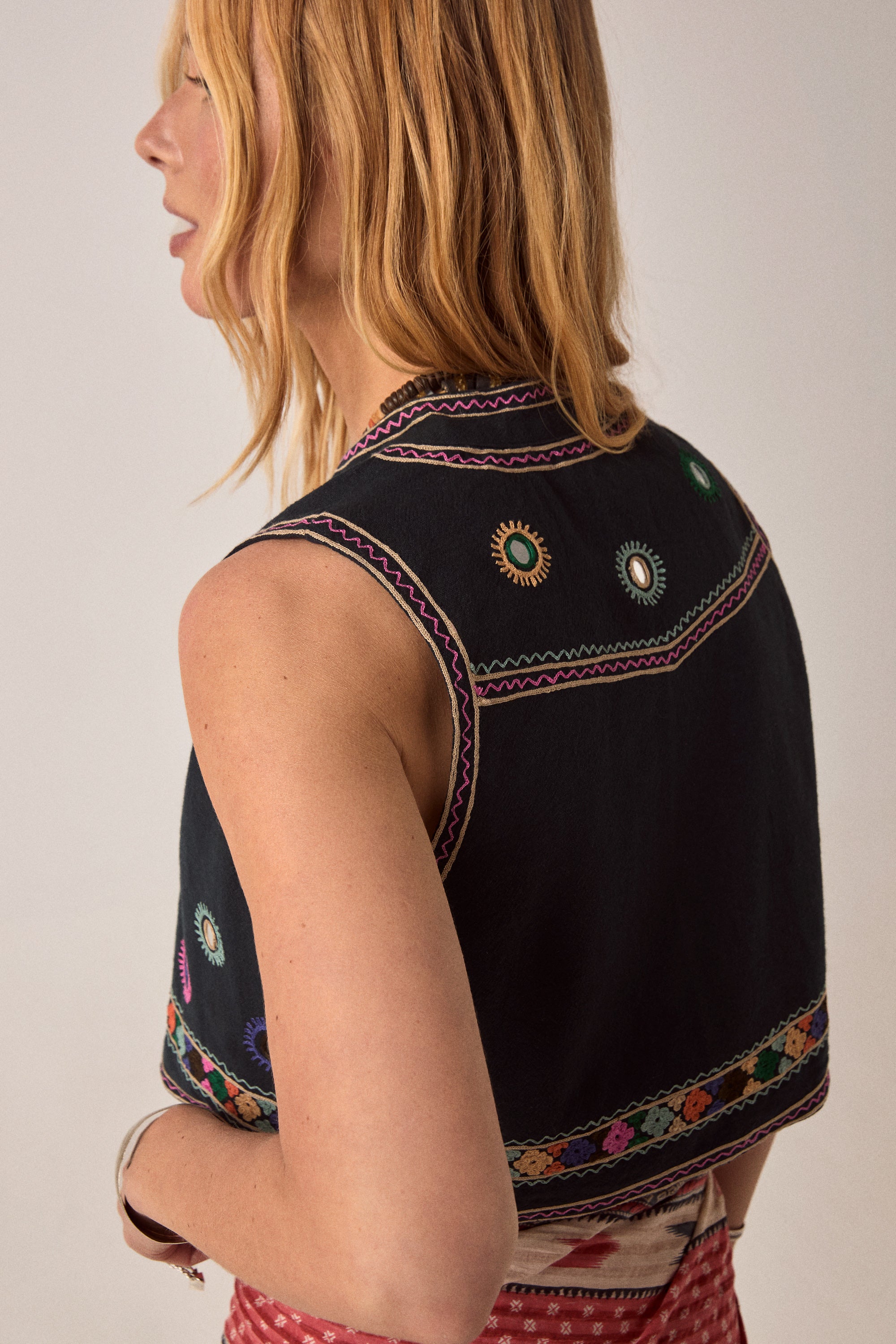 Artemisa Vest