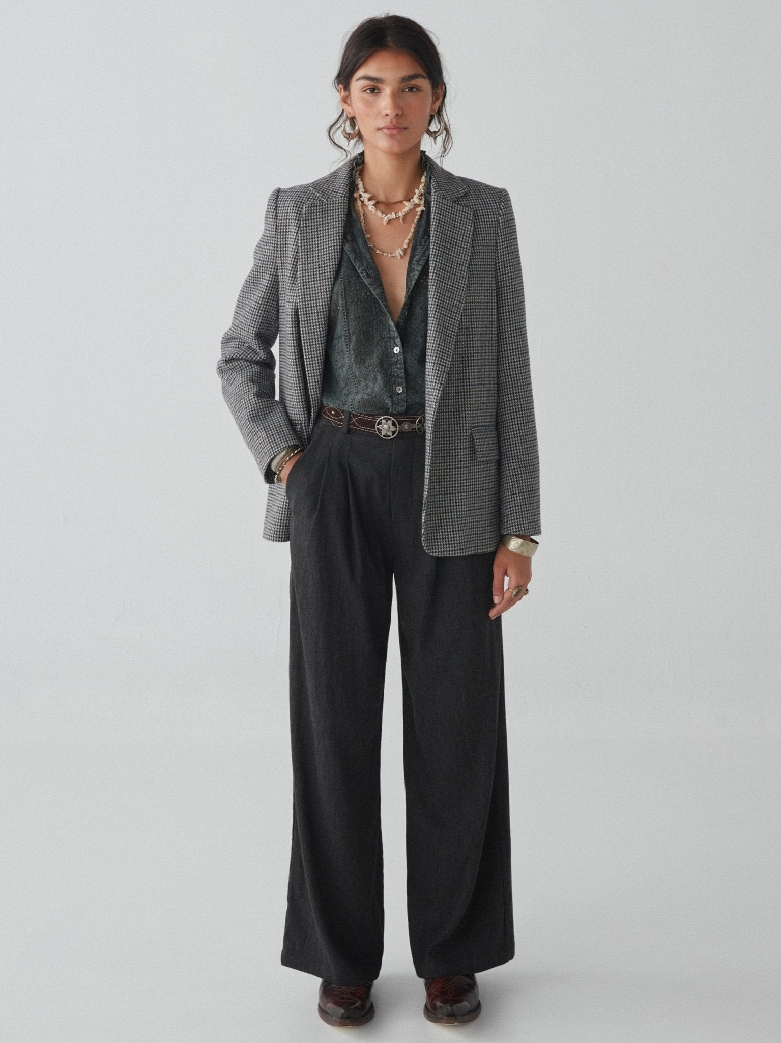 Louise Blazer - Chaville Fossil - Maison Hotel