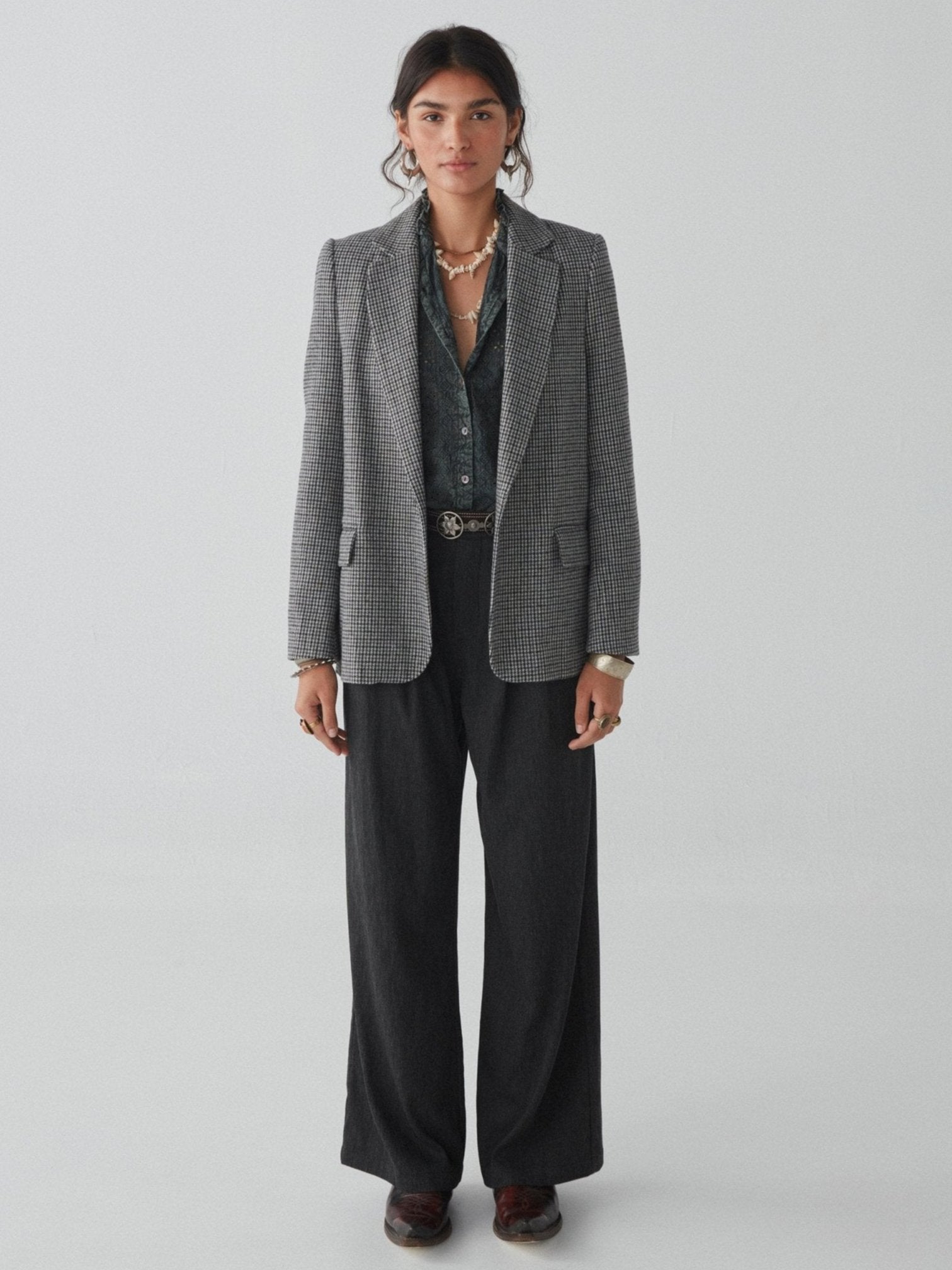 Louise Blazer - Chaville Fossil - Maison Hotel