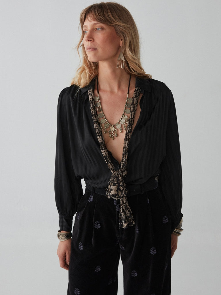 Marie Blouse - Dark Room - Maison Hotel