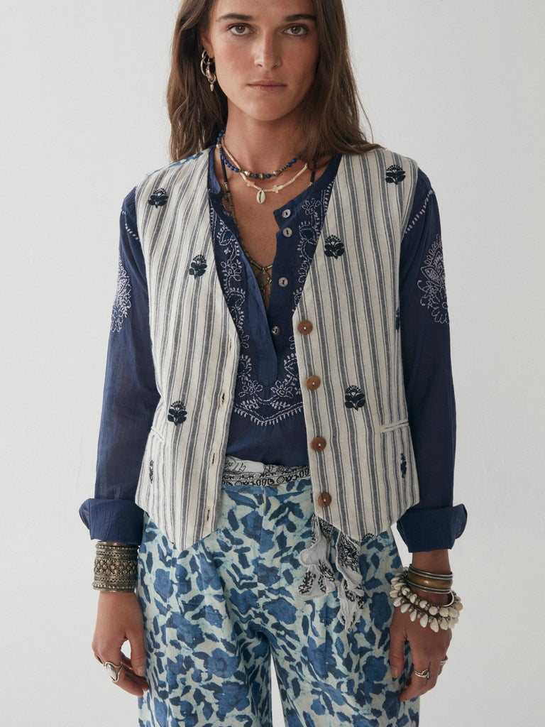 Giada Vest - White Stripes - Maison Hotel